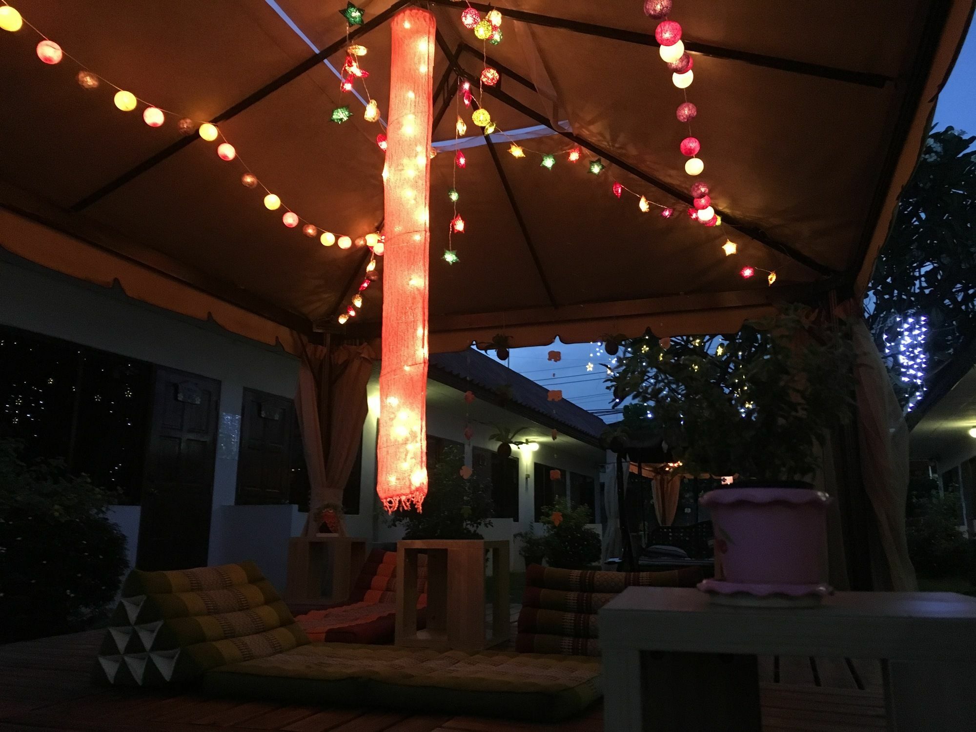 ホテル Cshouse チエンマイ エクステリア 写真